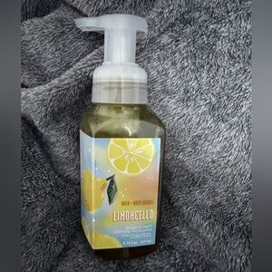 Bath & Body Works Limoncello Foaming Hand Soap - Yellow & White